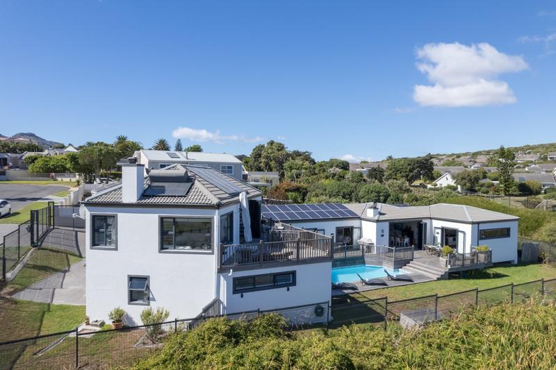 7 Bedroom Property for Sale in San Michel Western Cape